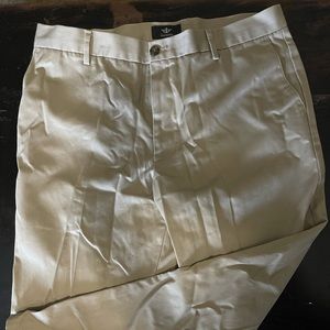 Men’s Dockers tan slacks